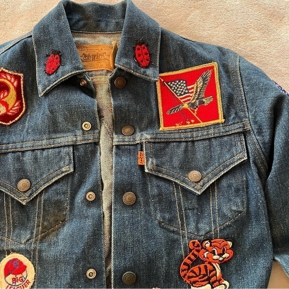 VINTAGE 70s Levi’s Unisex Kids Trucker Jacket with Vintage Patches Orange Tab - Picture 11 of 14